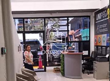 Local comercial · 200m² · 2 Estacionamientos · Alquiler de Local en San Francisco