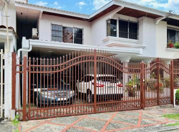Casa · 347m² · 3 Recámaras · 2 Estacionamientos · Casa Familiar en Venta en Betania, Altos del Chase