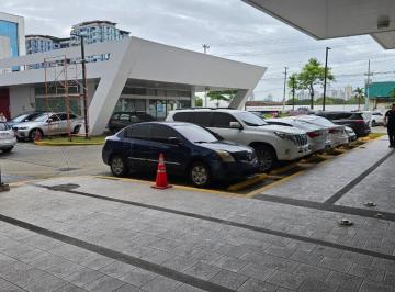 Local comercial , Panamá · Alquilo Amplio Local en La Entrada de Condado del Rey