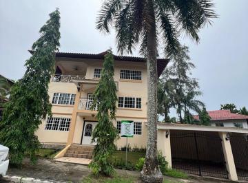 Casa · 763m² · 5 Recámaras · 3 Estacionamientos · Sea Confiable Vende Espaciosa Casa con Piscina en Albrook