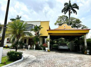 Casa · 342m² · 3 Recámaras · 4 Estacionamientos · Se Vende Casa en Los Rios