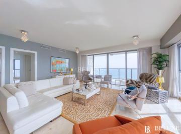 Apartamento · 330m² · 3 Recámaras · 2 Estacionamientos · Venta de Penthouse PH Yoo Av Balboa (P)