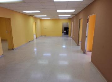 Oficina comercial de 7 habitaciones, Panamá · Oficina en Obarrio, 200 m, 7 Despachos, $1,800