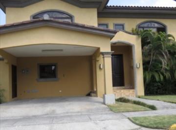 Casa de 4 habitaciones, Panamá · Alquiler de Casa en Antigua