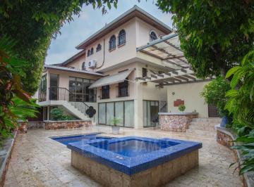Casa · 204m² · 5 Recámaras · 3 Estacionamientos · Venta de Casa | Alameda, Tumba Muerto | Dueño Motivado.