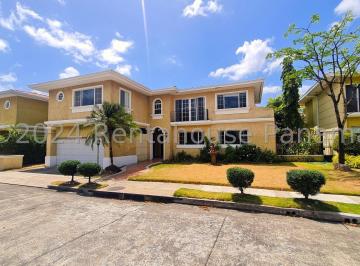 Casa de 6 habitaciones, Panamá · Venta de Casa en Costa del Este en Costa Dorada