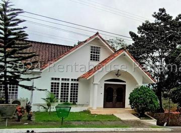 Casa de 4 habitaciones, San Miguelito · Casa con 4 Recámaras en Venta en La Montañesa con 475 m² en Brisas de Golf