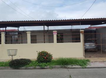 Casa · 245m² · 3 Recámaras · 1 Estacionamientos · Venta de Casa Enurb. Nuevo Reparto, Parque Lefevre