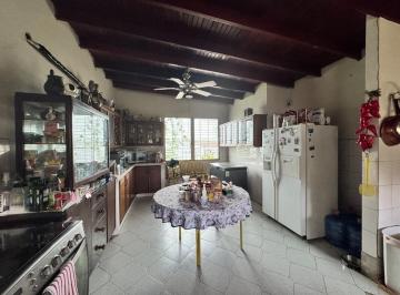 Casa · 3400m² · 4 Recámaras · 3 Estacionamientos · Venta de Residencia con Potencial Comercial en Las Cumbres