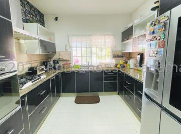 Casa de 5 habitaciones, Panamá · Casa en Altos de Panama/ Fuente del Fresno - en Venta