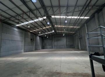 Bodega-Galpón-Depósito · 600m² · 2 Estacionamientos · Alquilo Bodega en Vía Cincuentenario