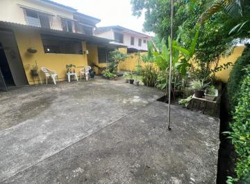 Casa · 298m² · 4 Recámaras · 2 Estacionamientos · Sea Confiable Vende Hermosa Casa en Chanis