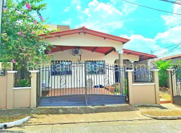 Casa de 3 habitaciones, San Miguelito · Venta de Casa con 367 m² de Terreno en Brisas del Golf 26 - 685gg