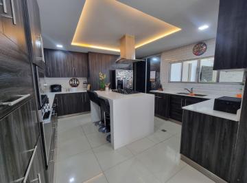 Casa de 3 habitaciones, Panamá · Venta de Casa en Chanis con Piscina