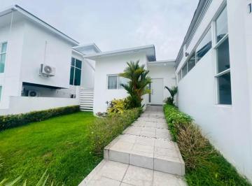 Casa de 4 habitaciones, Panamá · Venta de Casa en Altos de Panamá