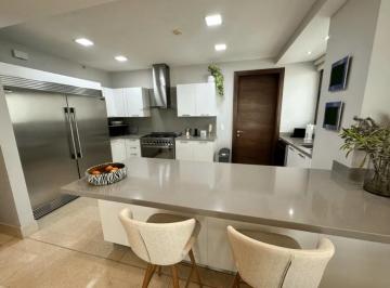 Apartamento · 215m² · 3 Recámaras · 4 Estacionamientos · Sea Confiable Vende Apartamento en Green View 3 Recamaras