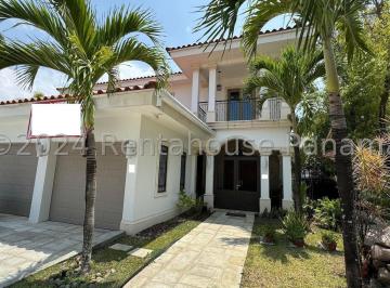 Casa de 4 habitaciones, Panamá · Venta de Casa en Santa Maria 24*8765 Mfk