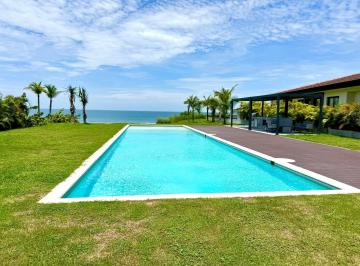 Casa · 490m² · 4 Recámaras · 2 Estacionamientos · Casamar - Casa Frente Al Mar - Venta
