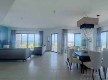 Apartamento · 330m² · 4 Recámaras · 2 Estacionamientos · Se Vende Apartamento con Vista Al Mar en PH Las Olas - San Carlos