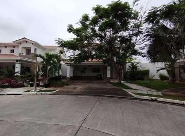 Casa de 3 habitaciones, Panamá · Banco Vende Casa en P. H. Quintas de Versalles (G)
