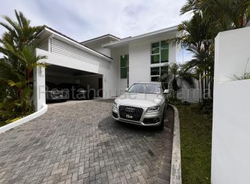 Casa de 3 habitaciones, Panamá · Venta de Casa en Altos de Panama