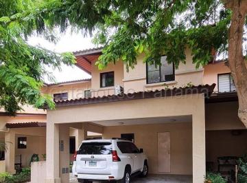 Casa de 3 habitaciones, Arraiján · Casa con 180 m² y 3 Recámaras en Venta en Woodlands, Panamá Pacífico