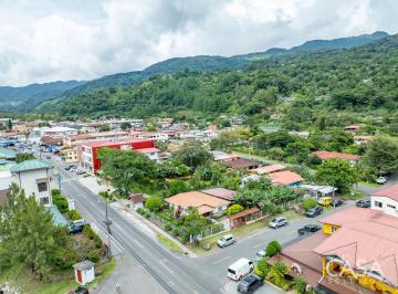 Casa de 3 habitaciones, Boquete · Gran Propiedad en La Carretera Principal del Centro de Boquete