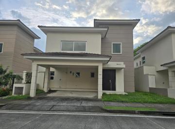 Casa de 4 habitaciones, Panamá · Vendo Casa Unifamiliar en Altos del Parque