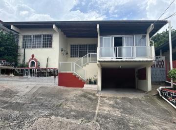 Casa · 242m² · 4 Recámaras · 4 Estacionamientos · Se Vende Casa en Altos de Betania