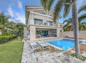 Casa de 4 habitaciones, Antón · Casa de Dos Niveles con Vistas Al Lago en Buenaventura, Coclé