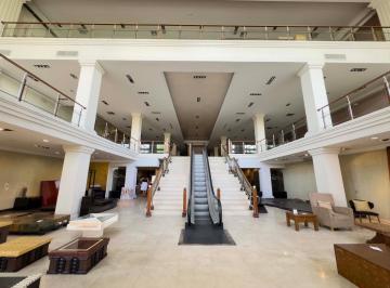 Edificio · 3000m² · 4 Estacionamientos · Venta Edificio Comercial en Transistmica