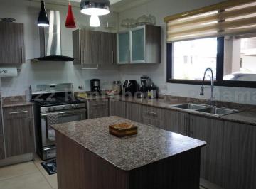 Casa de 3 habitaciones, San Miguelito · Casa en Brisas del Golf Olympus en Venta