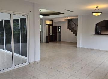 Casa de 3 habitaciones, Panamá · Se Vende Casa Duplex de 3 Pisos en Albrook