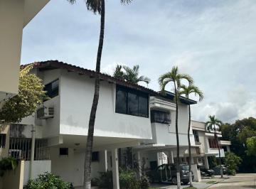 Casa de 3 habitaciones, Panamá · Casa en Venta El Altos del Golf