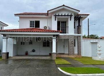 Casa de 5 habitaciones, Panamá · Venta Exclusiva - Casa Lyon Unifamiliar Remodelada - Quintas de Versalles