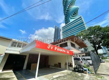 Casa de 4 habitaciones, Panamá · Venta de Casa de 420 m² a m del Tornillo en Obarrio