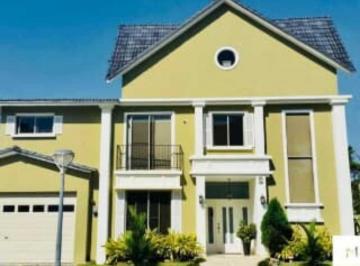 Casa · 324m² · 4 Recámaras · 2 Estacionamientos · Venta y Alquiler de Casa con Ático, en Clayton, Embassy Gardens Jp