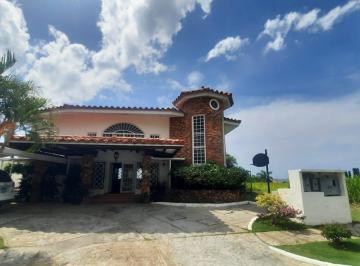 Casa · 845m² · 3 Recámaras · 3 Estacionamientos · Venta / Alquiler de Casa en Vista Mar, San Carlos