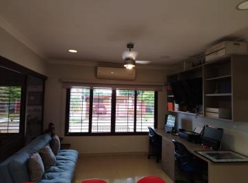 Casa · 280m² · 4 Recámaras · 4 Estacionamientos · Venta de Casa en Betania