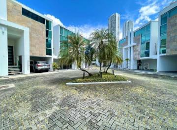 Casa de 4 habitaciones, Panamá · Complejo Privado Exclusivo en Altos del Golf