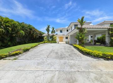 Casa · 442m² · 4 Recámaras · 4 Estacionamientos · Venta de Casa de Playa en Rio Hato, Bijao Beach Club