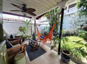 Casa de 3 habitaciones, Panamá · Casa de 320 m² en Venta Ubicado en Villas de Las Fuentes