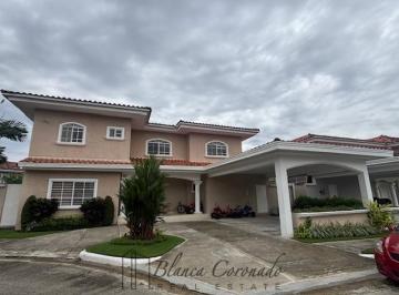 Casa · 555m² · 4 Recámaras · 2 Estacionamientos · Casa en Venta en Costa del Este Costa Las Perlas