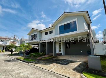 Casa de 3 habitaciones, Panamá · Casa en Venta en Brisas del Golf