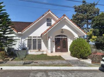 Casa de 5 habitaciones, Panamá · Casa en Venta en Brisas del Golf
