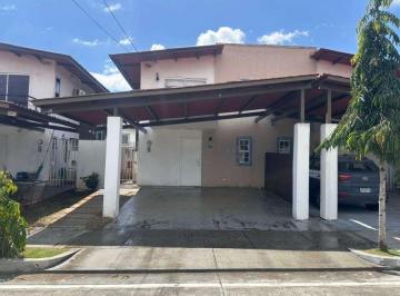 Casa · 97m² · 3 Recámaras · 2 Estacionamientos · Casa en Venta en Arraijan PH La Campiña Club Residencial (Of)