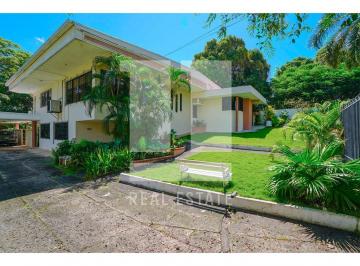 Casa · 747m² · 3 Recámaras · 4 Estacionamientos · Casa en Altos del Golf