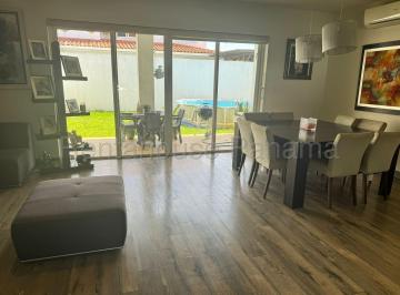 Casa de 3 habitaciones, Panamá · Casa en Venta en Versalles
