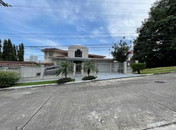 Casa · 800m² · 4 Recámaras · 4 Estacionamientos · Venta de Casa en Betania, Urbanización 2 Mares