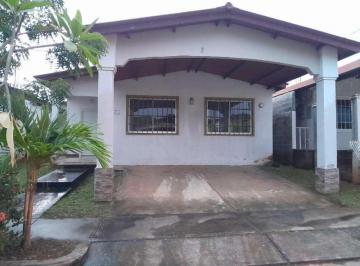 Casa · 95m² · 3 Recámaras · 2 Estacionamientos · Venta Casa Brisas del Golf en Arraijan (Of)